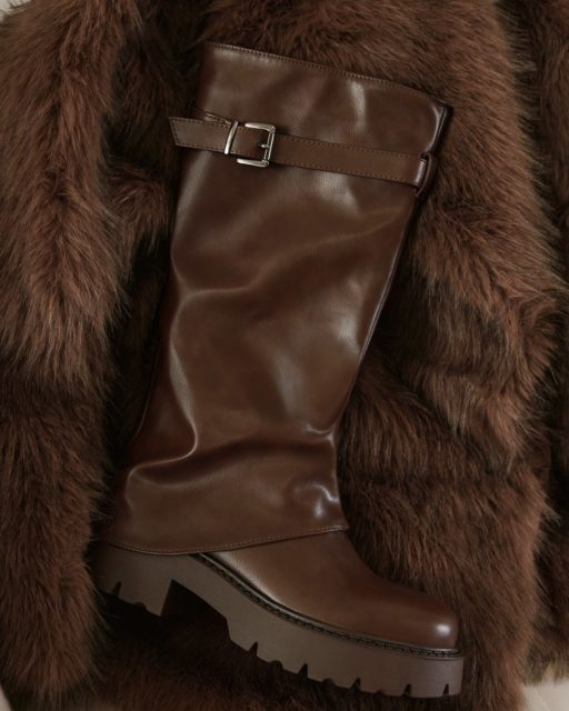 Zima? Jesteś gotowa.
Wysokie, stabilne, grzejące — te buty biorą na siebie mróz, śnieg i codzienny ruch.
Do płaszcza, do futerka, do wszystkiego.
Buty, które naprawdę chronią przed zimą. https://born2be.pro/3KWjLJl