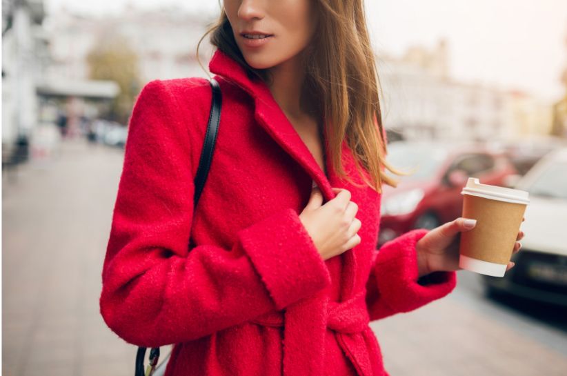 Czerwony płaszcz – stylizacje i inspiracje