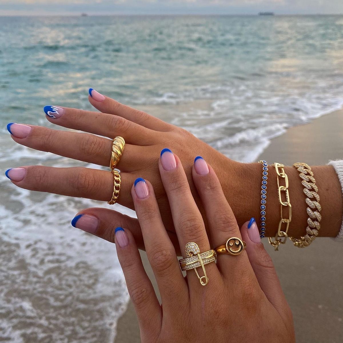 Wolicie #french na paznokciach czy klasyczne? 💅
#repost from Pinterest
#born2be #born2bepl #nails #nailsinspiration #nailsdesign #nailsofinstagram #frenchnails #beachvibes #summernails #summernails2022