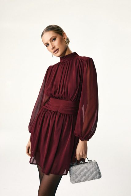 Sukienka, w której komfort idzie w parze ze stylem. Lekka, dopracowana w kroju i przyjemna w noszeniu sprawia, że możesz wyglądać wyjątkowo i czuć się swobodnie od pierwszej do ostatniej chwili.
🔍401109