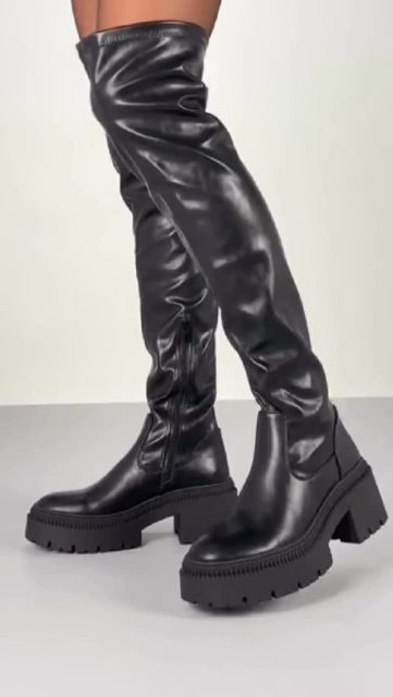 Kozaki, które leżą idealnie na Twoich nogach.
Nie cisną w łydkę, nie krępują ruchów, nie zostawiają śladów.
Po prostu wygoda, która wygląda dobrze.🔍 398314