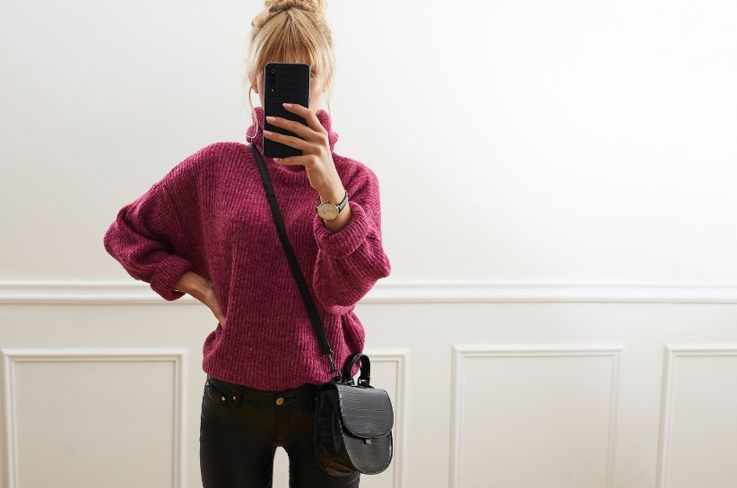 Poznaj różowy sweter na nowo! Sprawdź, najmodniejsze stylizacje!