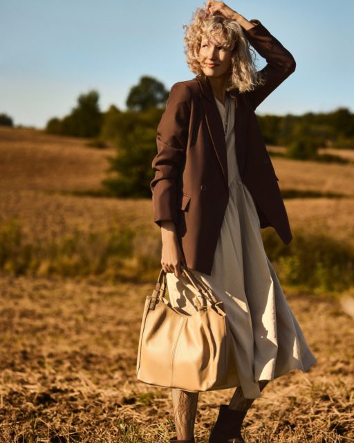 Zimna jesień, ciepłe emocje. 🍁
Na Kaszubach wszystko smakuje intensywniej – poranny chłód, zapach lasu, słoneczne promienie.
Wybierz to, co prawdziwe. Otul się born2be.