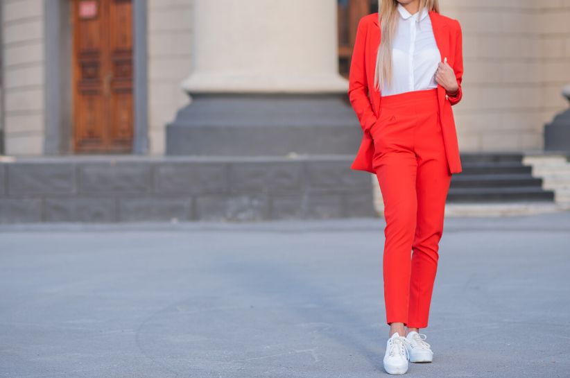 Czerwone spodnie damskie stylizacje