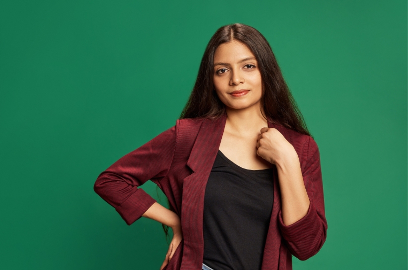 Jak stworzyć stylizacje z bordową marynarką damską? Zobacz nasze podpowiedzi!