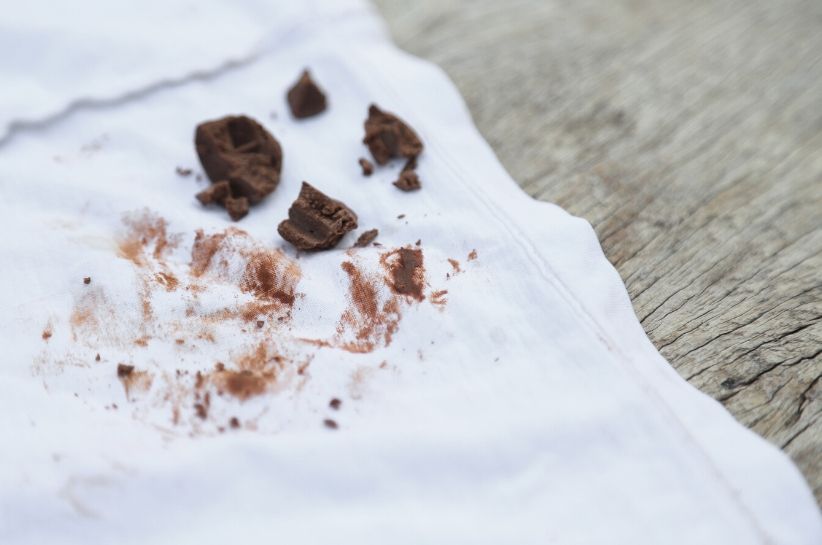 Jak usunąć plamy z czekolady? Podpowiadamy!
