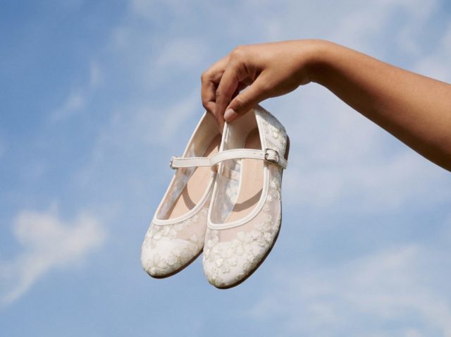 Dla małych księżniczek w wielkim dniu 🤍
Delikatne balerinki komunijne, które dopełnią każdą białą stylizację na wyjątkową okazję. ✨Balerinki Elorea: 403631