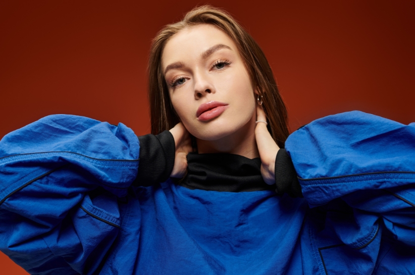 Z czym łączyć kolor kobaltowy? Podpowiadamy najmodniejsze rozwiązania!