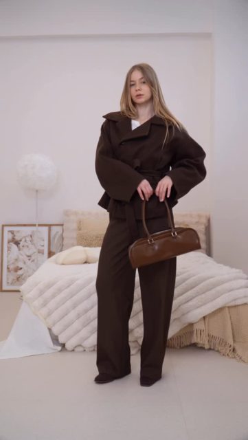 Na jakie kolory stawiasz w nowym sezonie? Monochromatyczne brązowe stylizacje wciąż będą gościć w Twojej szafie? Daj nam znać!🧡