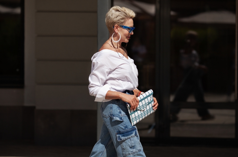 Must-have: biała koszula damska – te stylizacje nigdy nie wyjdą z mody!