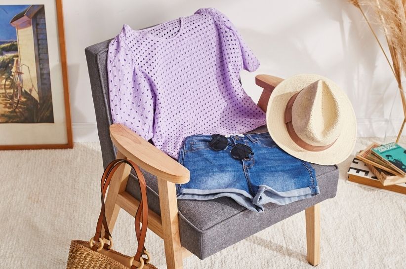 Fioletowa bluzka – czarujące stylizacje z odcieniem purple!