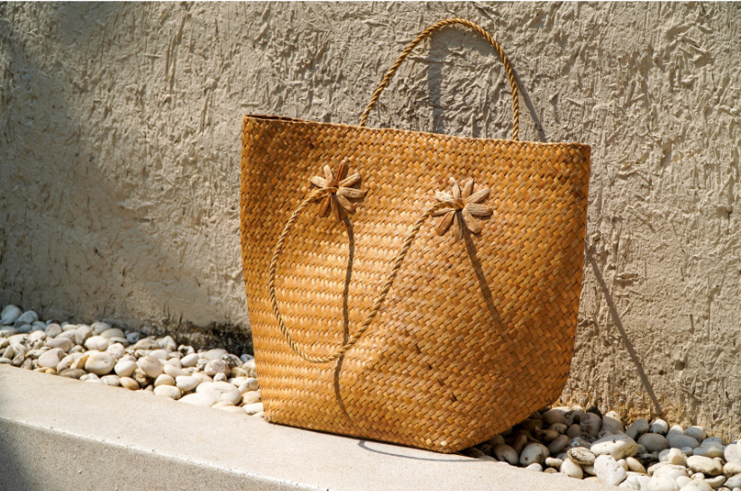 Pleciona torebka – zabierz ją na wmarzone wakacje lub dodaj do letniej stylizacji w mieście