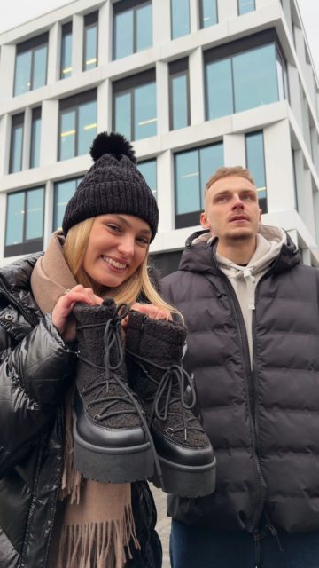 On chciał opony. Ona chciała śniegowce.
Zwycięzca mógł być tylko jeden.
I stoi właśnie w nowych śniegowcach 😆
🔍 śniegowce 353346