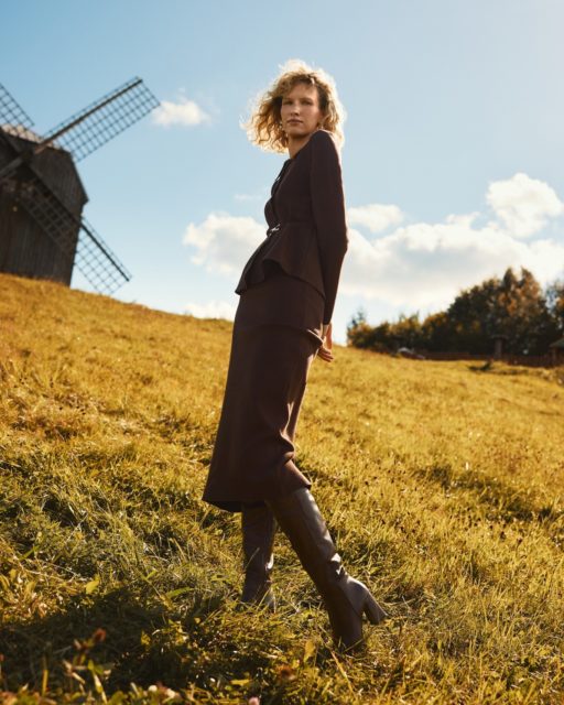 Między lasem a jeziorem rodzi się nowy wymiar stylu – prostego, zrównoważonego, kobiecego.
To nie ucieczka. To powrót do siebie. 🌾