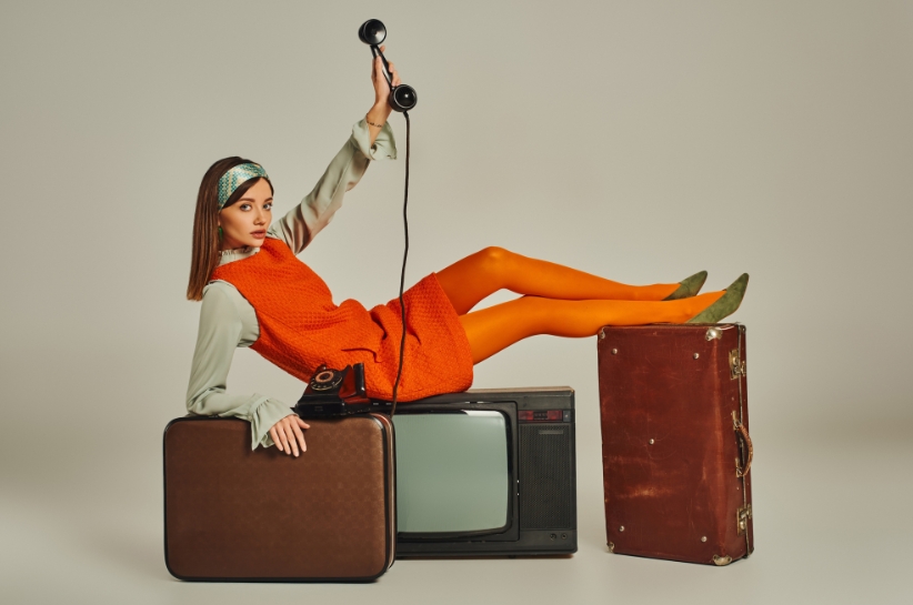 Jaki kolor pasuje do pomarańczowego? Stylizacje w duchu klasyki