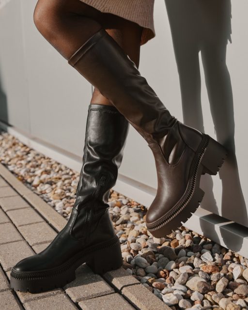 Dwie twarze klasyki 🤎🖤
Czarne czy brązowe – które kozaki wybierasz na ten sezon?
Solidna podeszwa, wysoka cholewka i nowoczesny minimalizm, który pasuje do każdej stylizacji.
Postaw na komfort, który wygląda stylowo!
https://born2be.pro/3LmQQOB