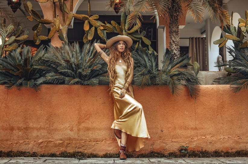 Lato w rytmie boho – stylizacje inspirowane luzem i naturą