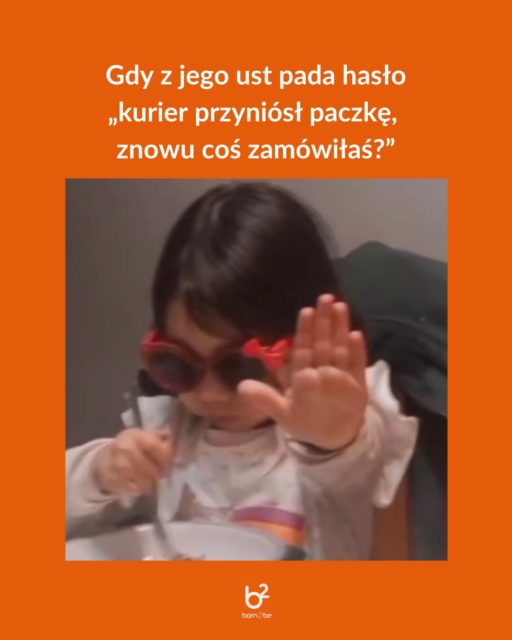 Widzisz to słońce za oknem? ☀️ To nie tylko znak, że kawa mrożona smakuje lepiej, ale też oficjalny sygnał do odświeżenia szafy! Gdy temperatura rośnie, a Ty słyszysz po raz setny „Znowu coś zamówiłaś?”, po prostu zrób tę minę i daj zna znać, co odpowiadasz!Psst... Najlepszy komentarz zasługuje na niespodziankę!