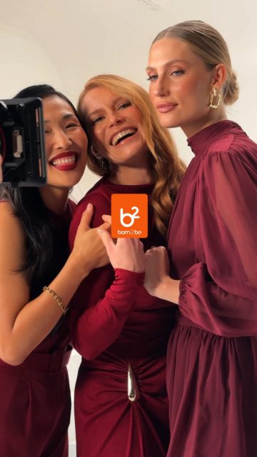 Zimowa kampania nabiera blasku ✨
Świąteczne światła, miękkie tkaniny i ten nastrój, którego nie da się podrobić.
Za kulisami powstaje coś więcej niż sesja – klimat, który ogrzewa nawet najchłodniejsze dni. 🎄