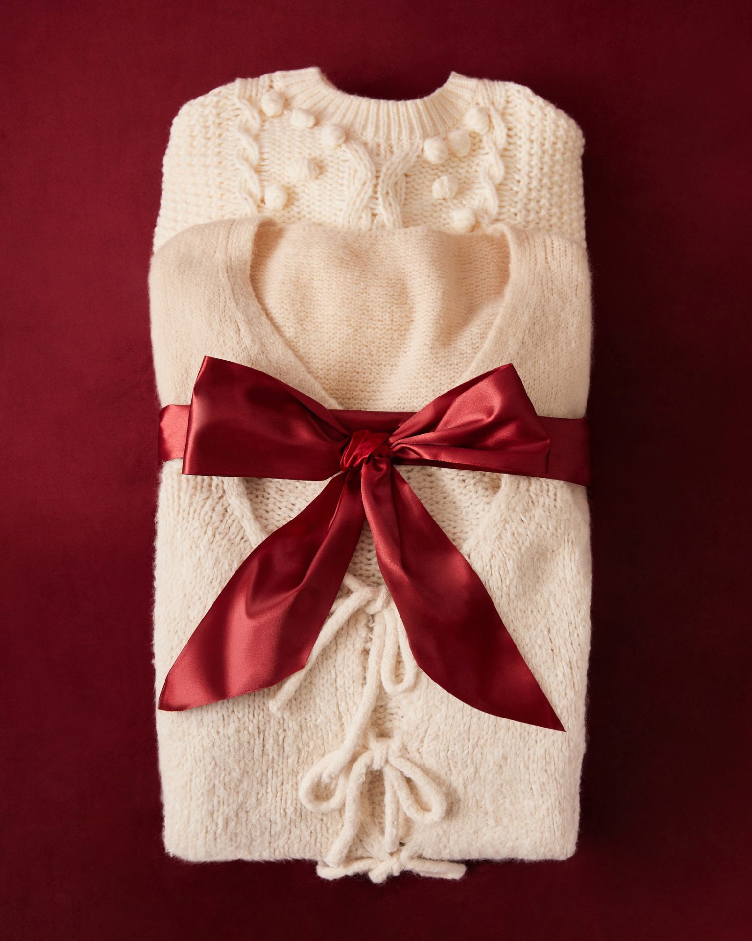 Zanim zacznie się świąteczna gonitwa, zadbaj o jedną najważniejszą osobę – siebie. Ciepła dzianina, miękka wełna i rzeczy, które naprawdę otulają, to nie tylko ubrania na mróz, ale mały prezent dla tej, która dźwiga cały grudzień. Daj sobie odrobinę komfortu, zanim zaczniesz rozdawać go innym. Święta zaczynają się od Ciebie 🎁
🔍366416