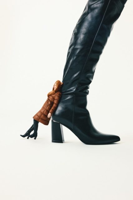 Poznaj wszystkie śniegowce, które będą Twoim niezastąpionym kompanem w kolejnym roku!
Ciepłe, wygodne i gotowe na każdą pogodę — od miejskich spacerów po zimowe wyjazdy. Zapewniają komfort przez cały dzień, dobrą przyczepność na śliskich nawierzchniach i styl, który bez problemu dopasujesz do codziennych stylizacji.🔍354427
🔍364360
🔍398670