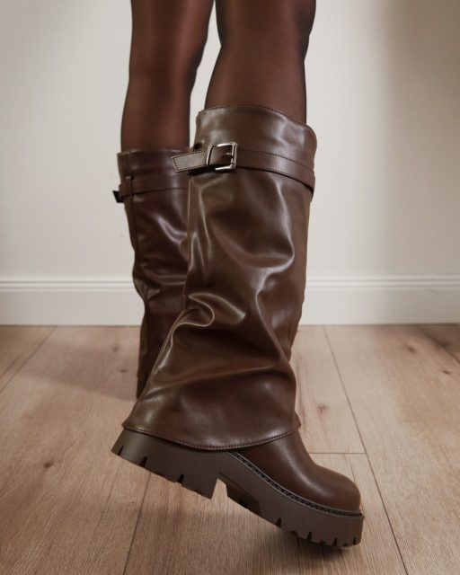 Znasz to uczucie, gdy Twój outfit idealnie współgra z Twoim nastrojem? W tych brązowych botkach poczujesz upragniony balans. Są wystarczająco wygodne na długi spacer po mieście i na tyle szykowne, byś czuła się elegancko podczas spotkania. To Twój zimowy komfort, który dodaje skrzydeł, zamiast obciążać.
🔍https://born2be.pro/49IUuuy