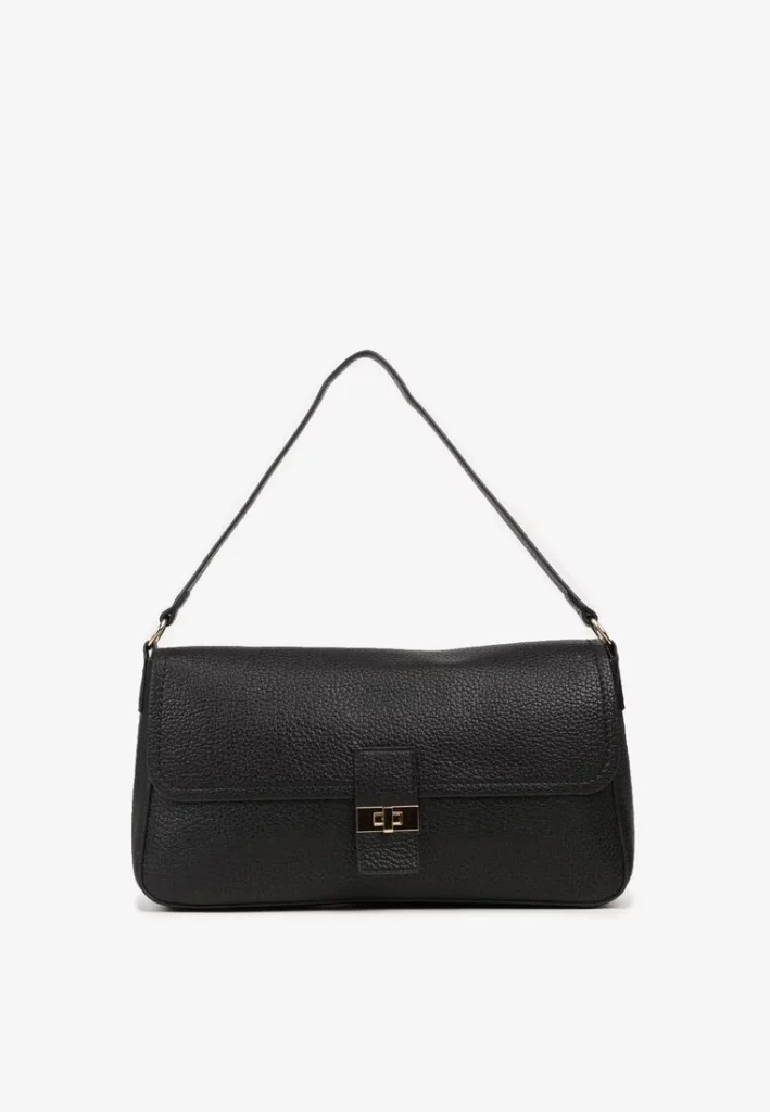 czarna mała torebka z paskiem na ramię