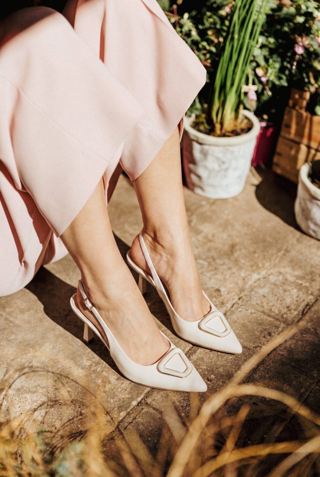 Wiosna zaczyna się od detali 🌸
Subtelne, eleganckie i ponadczasowe - stworzone na chwile, które chcesz zapamiętać 🤍
Idealne do komunijnych stylizacji i nie tylko ✨
czółenka Atenarrea: 392882